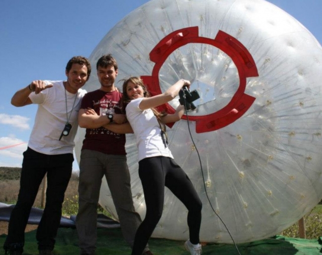 Hinchando la bola de zorbing